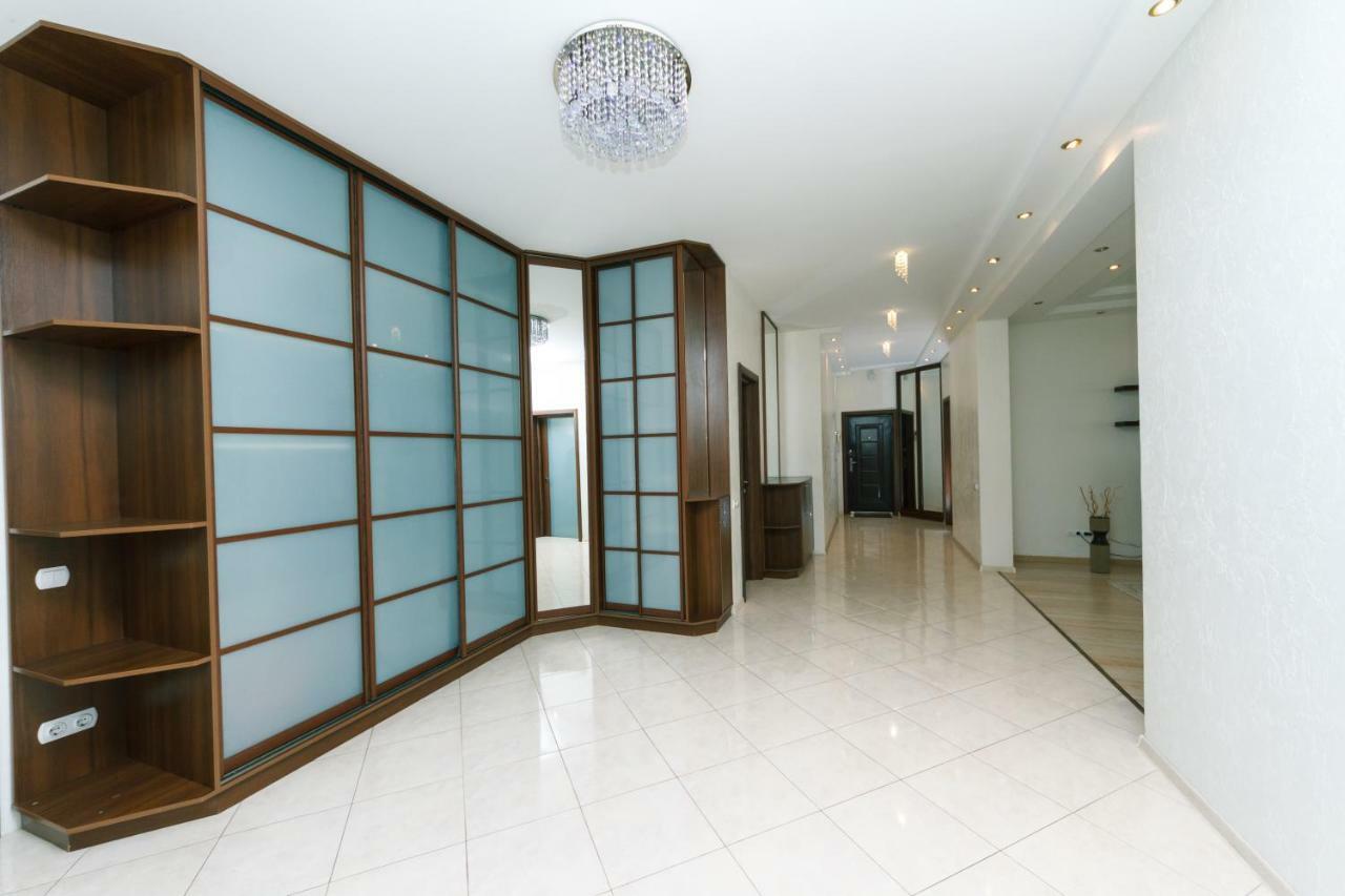 3 Комнатные Апартаменты В Центре Печерска Kyiv Exterior photo