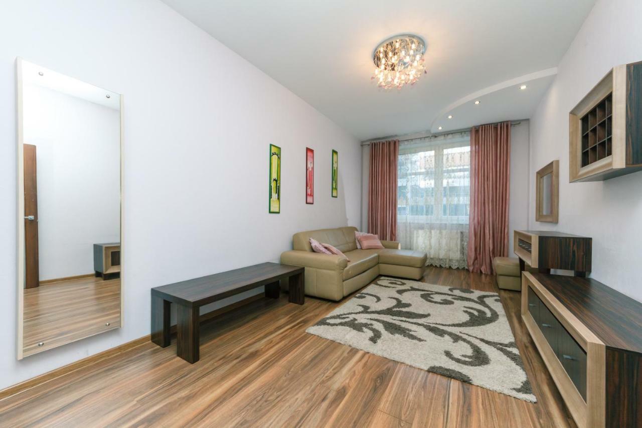 3 Комнатные Апартаменты В Центре Печерска Kyiv Exterior photo