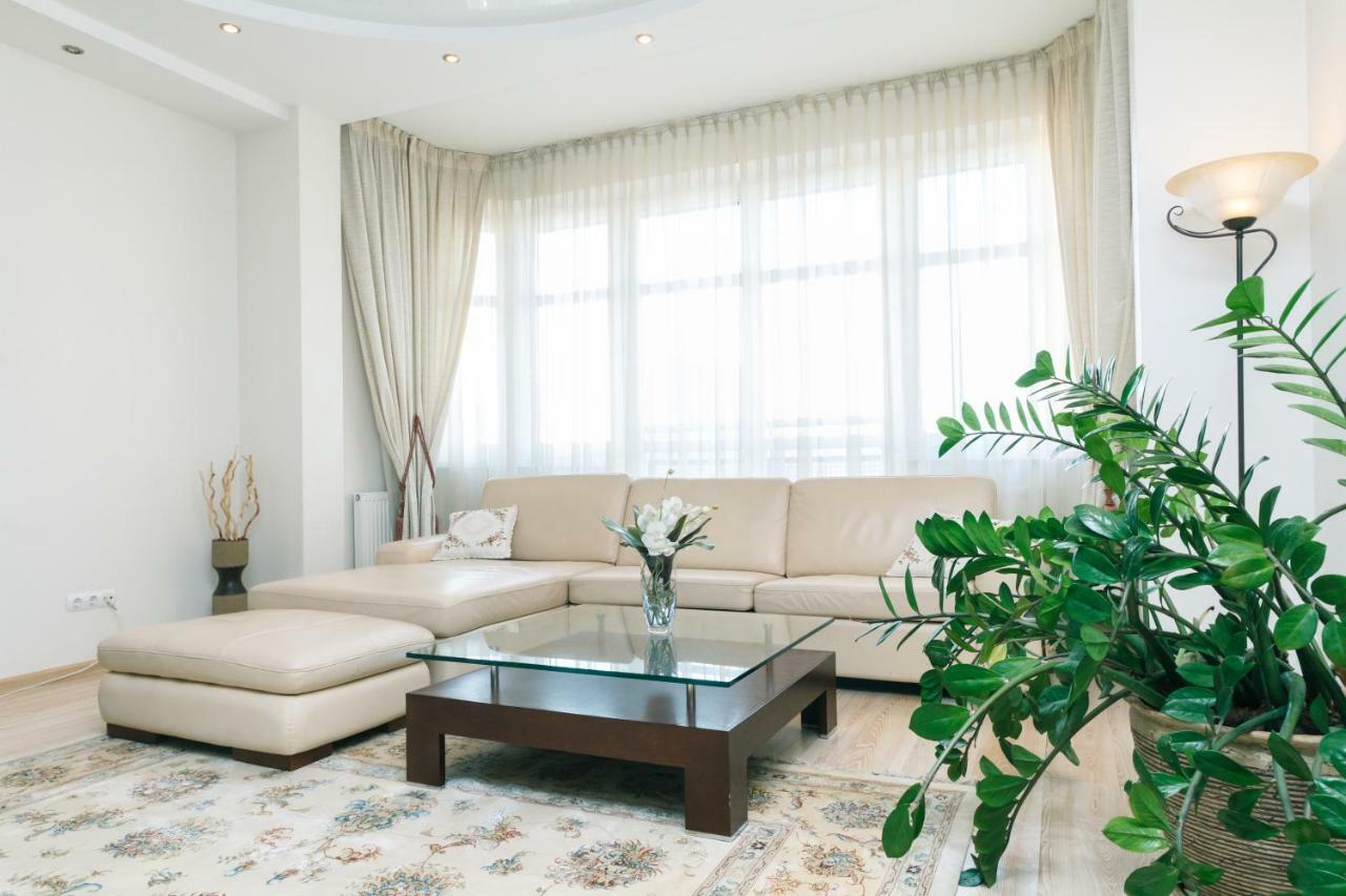 3 Комнатные Апартаменты В Центре Печерска Kyiv Exterior photo